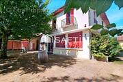 Photo 1 - Appartement à SAINT-GEORGES-DE-MONTCLARD
