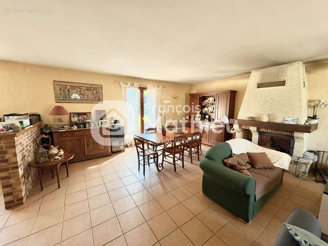 Maison à VILLARS-LES-DOMBES