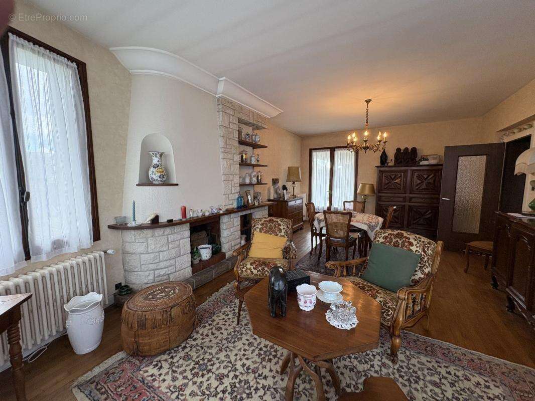 Maison à OBJAT