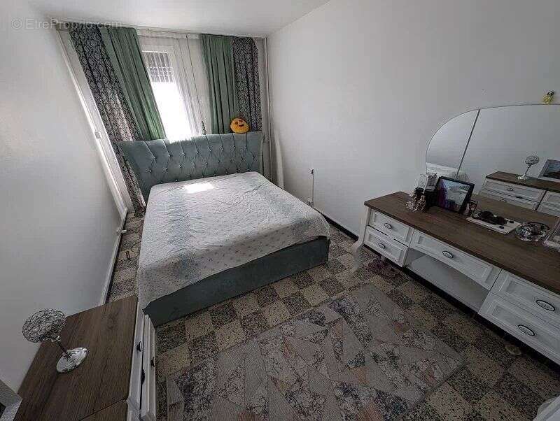 Appartement à PORT-DE-BOUC