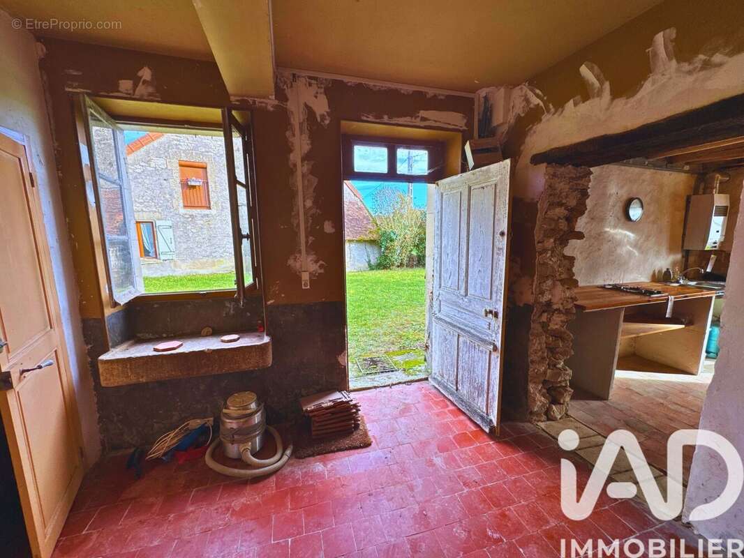Maison 113 m² à Alligny-Cosne  - photo 6
