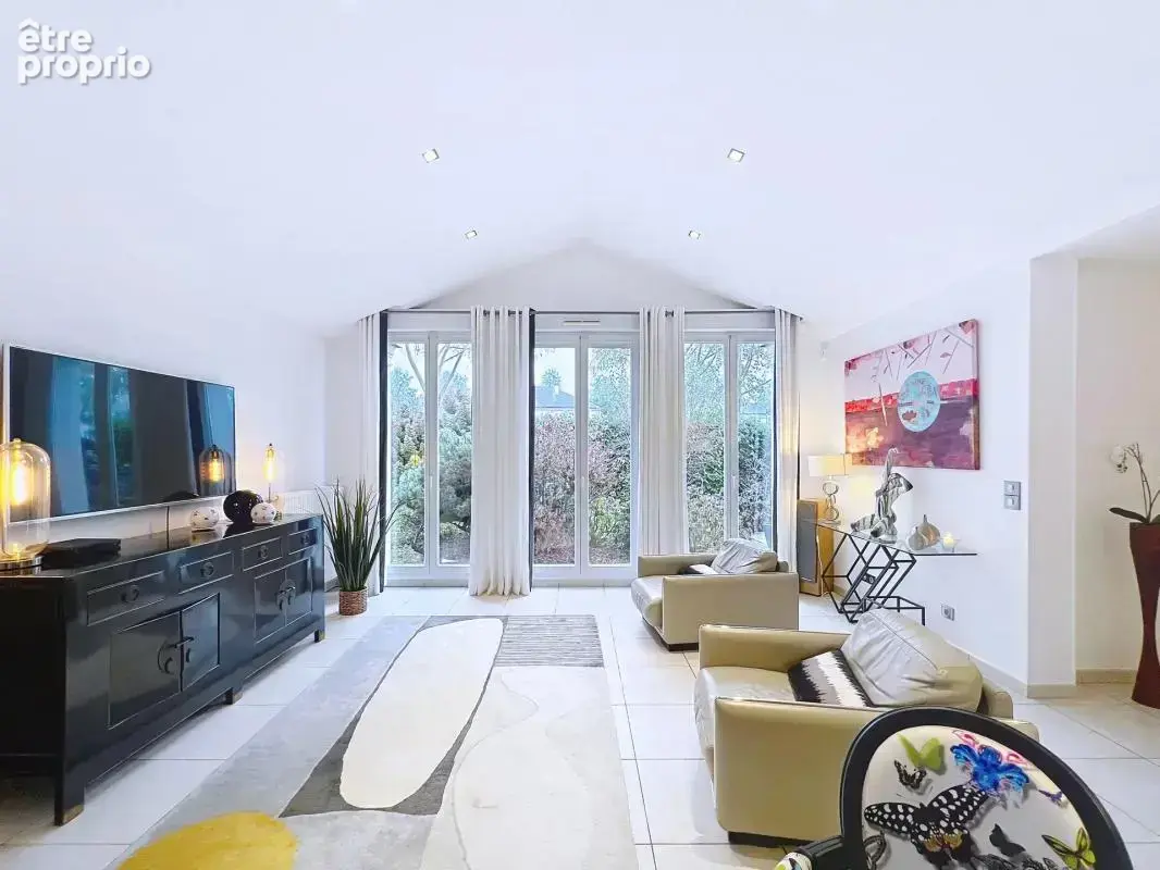 Villa de 8 pièces de 212 m² située à Bailly-Romainvilliers - photo 3