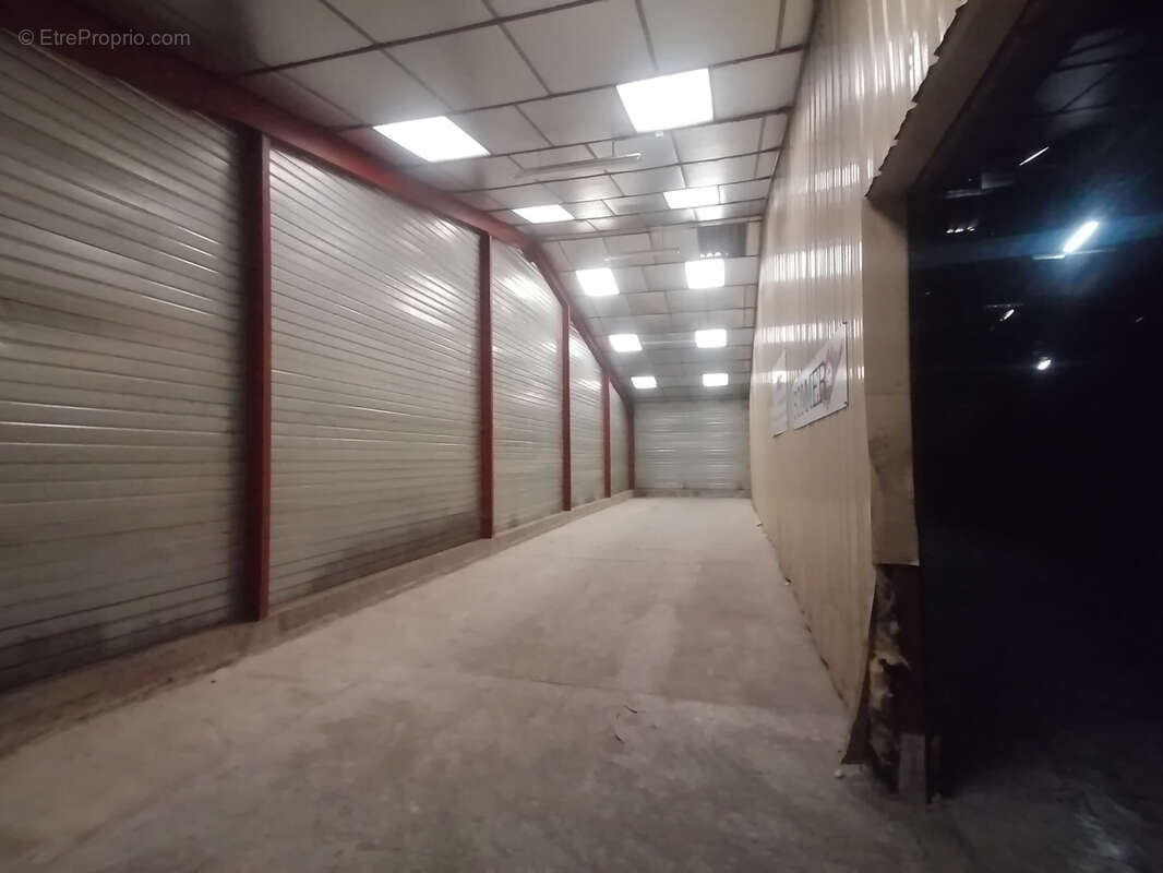 Commerce à VILLEDIEU-LES-POELES