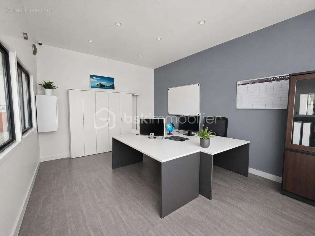 Commerce à LA LAUPIE