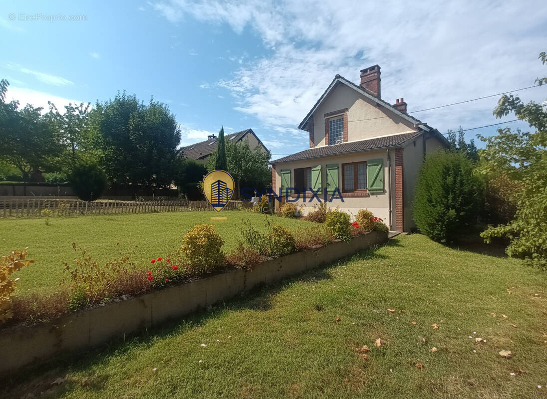 DREUX  À deux pas de la gare, découvrez cette charmante maison individuelle. - photo 1