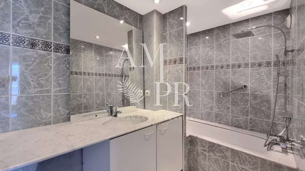 Appartement 4 pièces - Aperçu mer - Palm Beach Cannes - photo 11