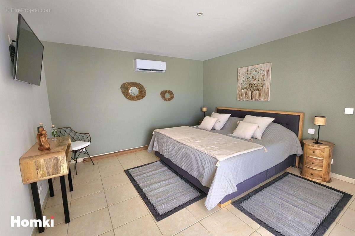 Maison à LE MUY