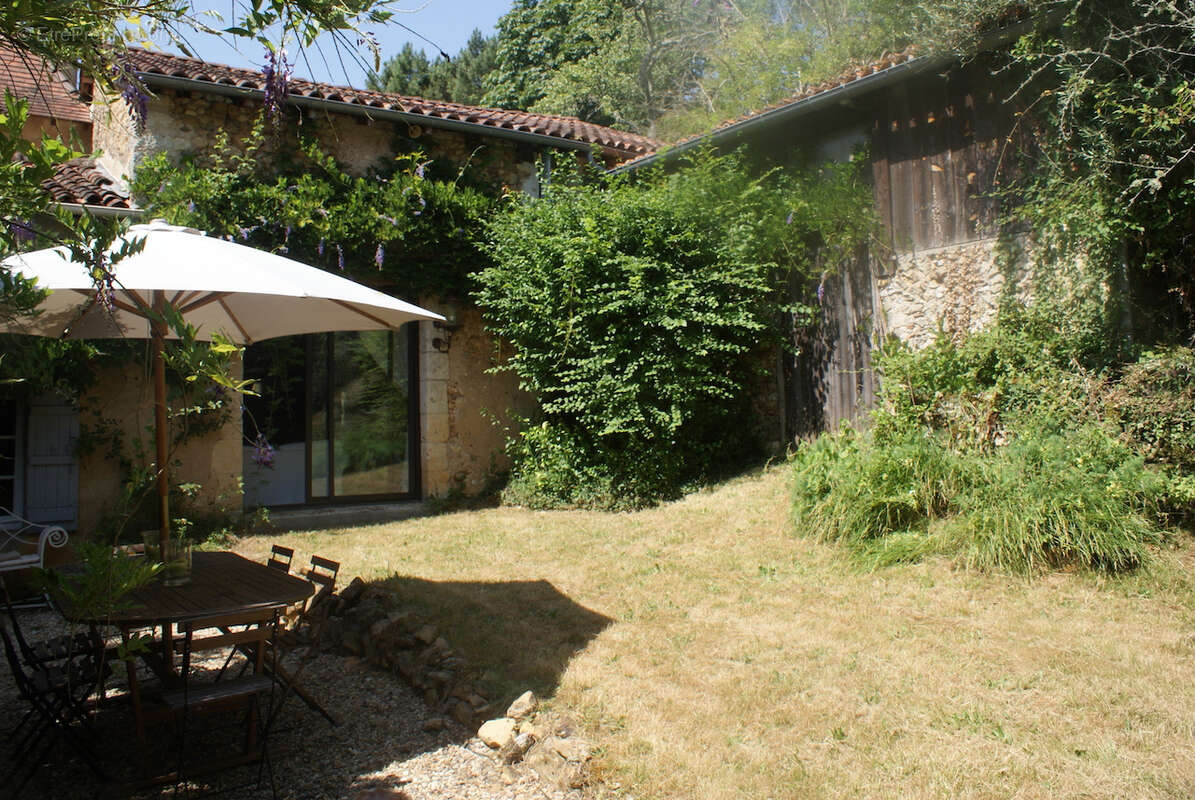 A VOIR. Belle maison en pierre de 4 chambres avec dépendances et vues sur terrain d'environ 2811m2 - photo 26