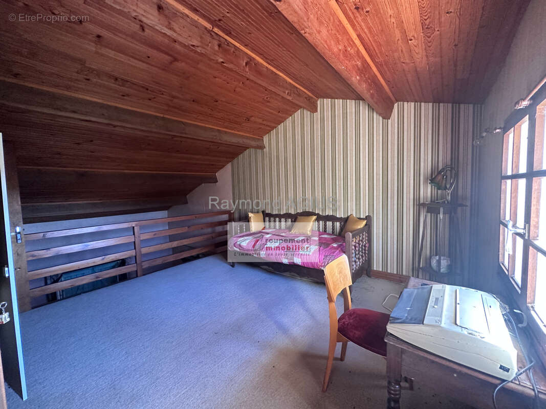 Maison à SAINT-SEURIN-DE-PRATS