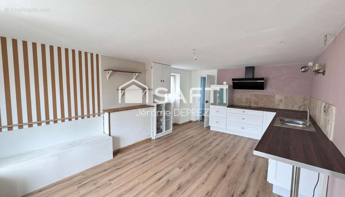 Maison 148 m² à Les Magnils-Reigniers  - photo 4