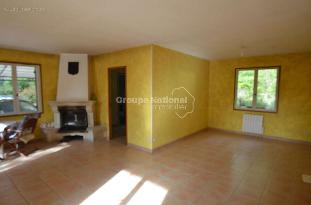 Maison à BESSE-SUR-ISSOLE