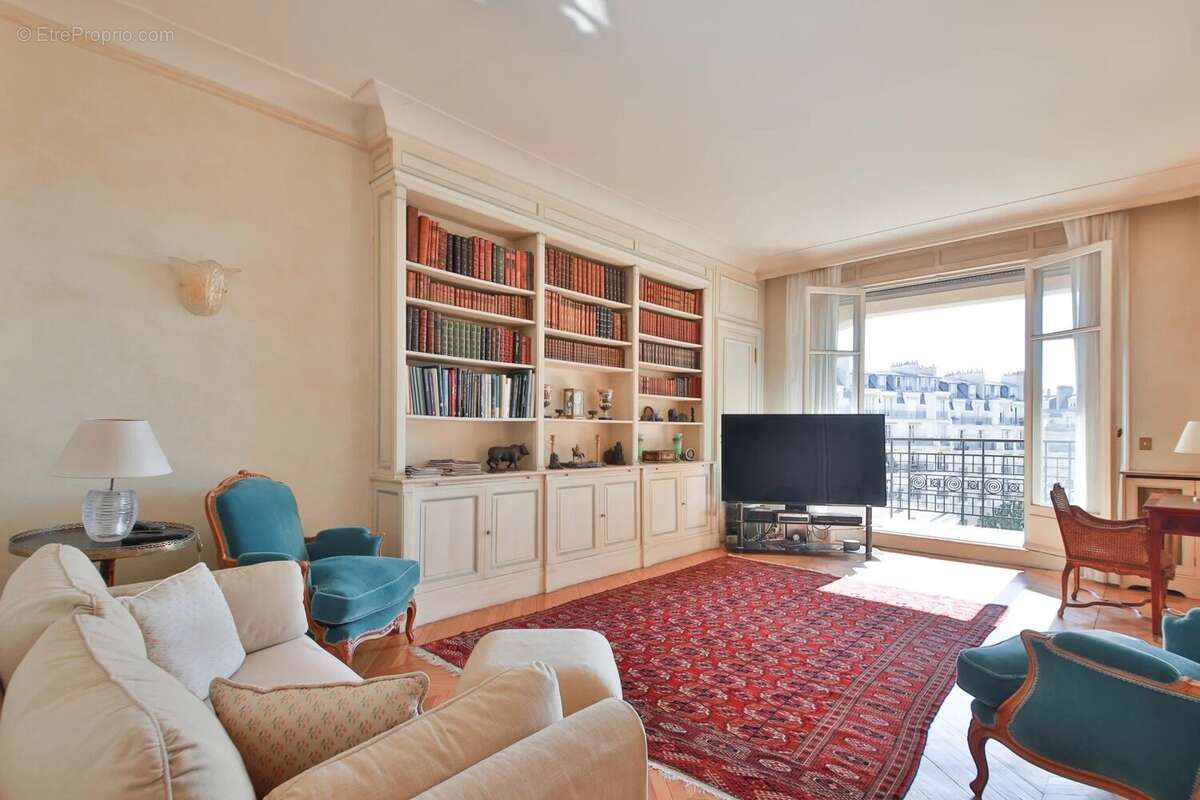 Appartement à PARIS-16E