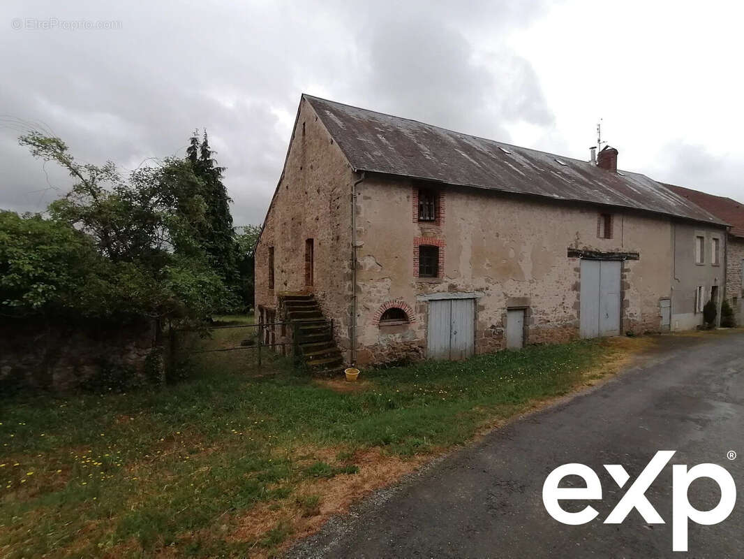 Maison à SAINT-ETIENNE-DE-FURSAC
