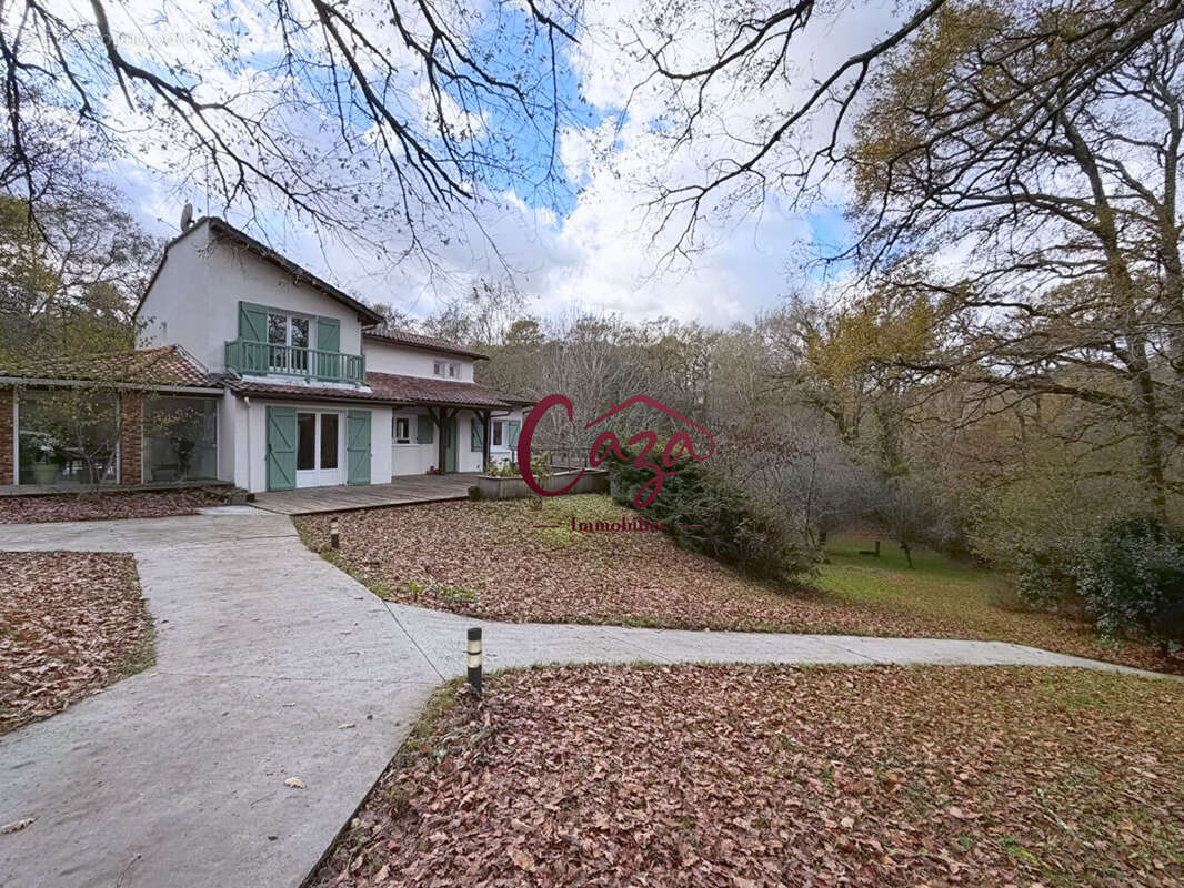 Maison à FARGUES-SAINT-HILAIRE