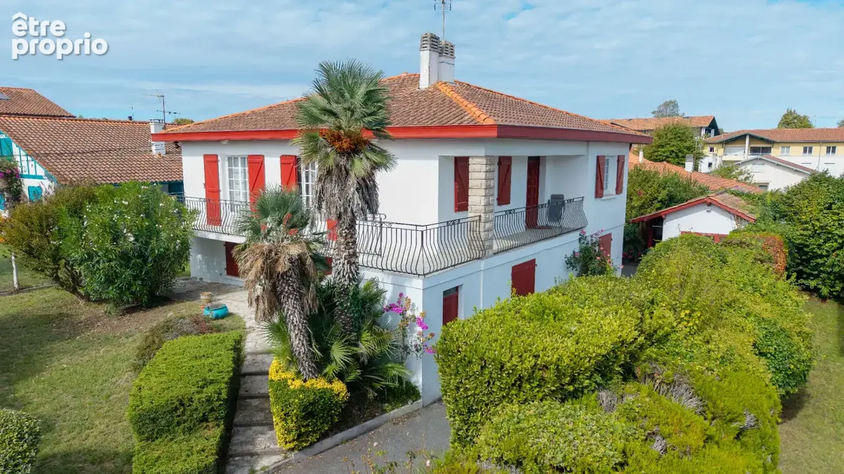Anglet Maison de 202 m²  9 pièces  Fort potentiel - photo 1