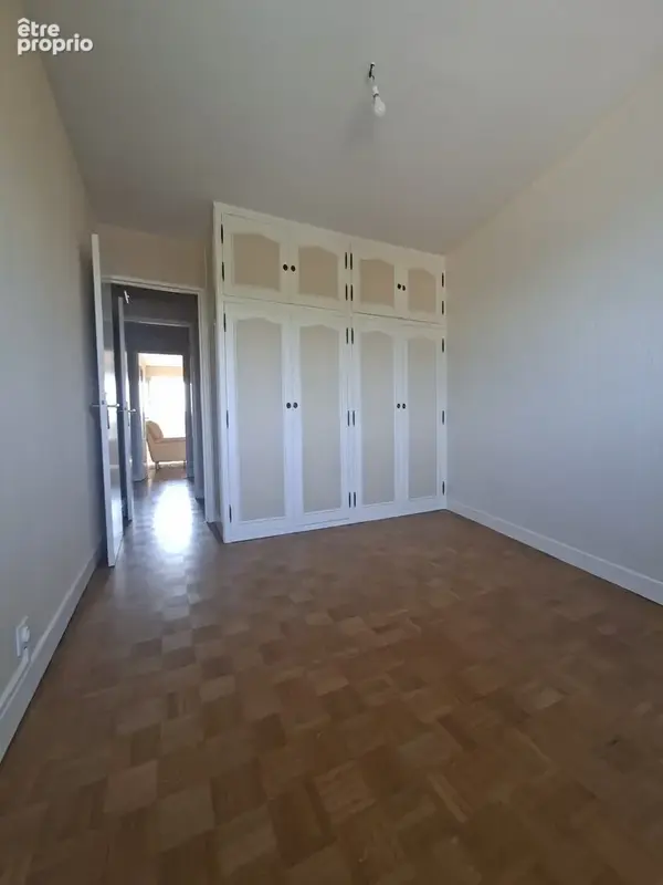 Appartement T3 au quatrième étage avec ascenseur, avec Vue Dégagée sur les Pyrénées et parking privatif. - photo 7