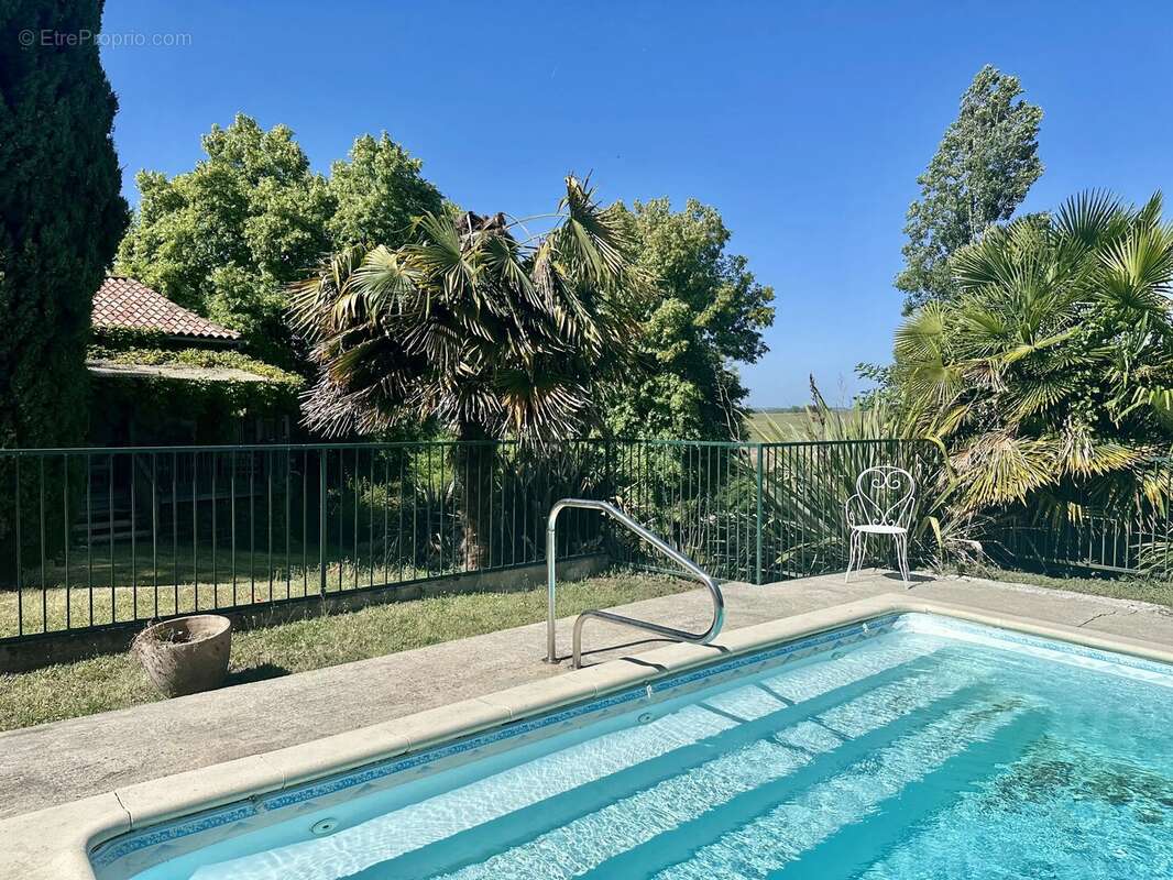 Belle maison en pierre avec piscine, jardin et vue sur la campagne - photo 15