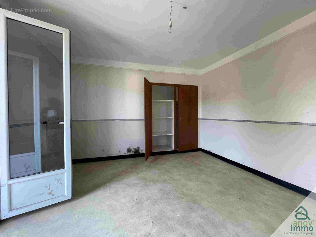 Maison à SAINTE-GENEVIEVE-SUR-ARGENCE