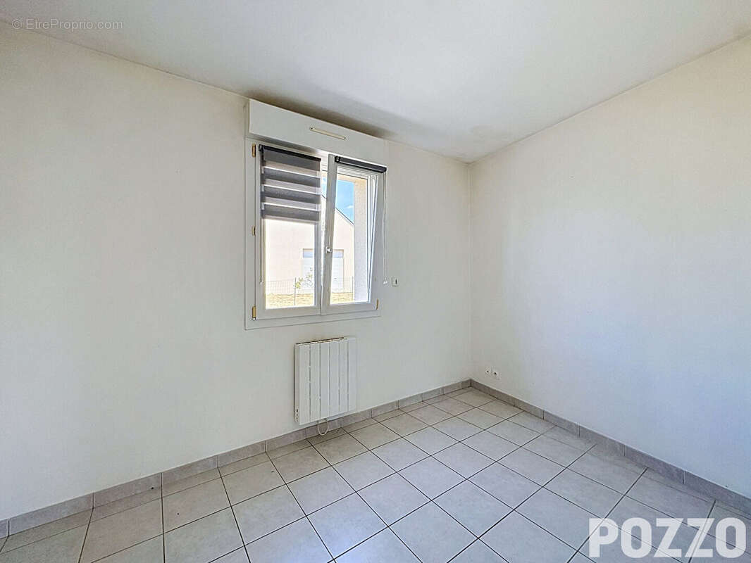 À VENDRE - Maison dans le bourg de Bréhal avec vie de plain-pied ! - photo 7