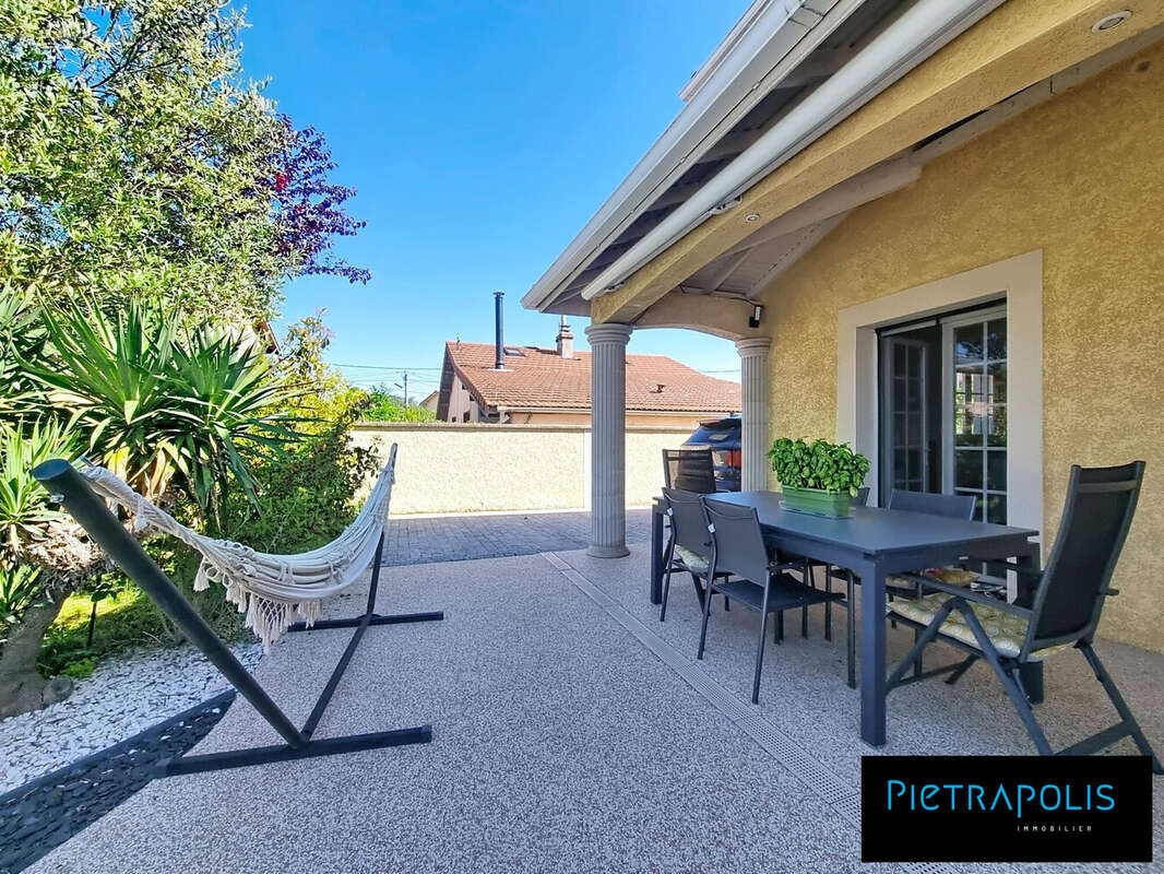 Maison 146 m² à Decines-Charpieu  - photo 7