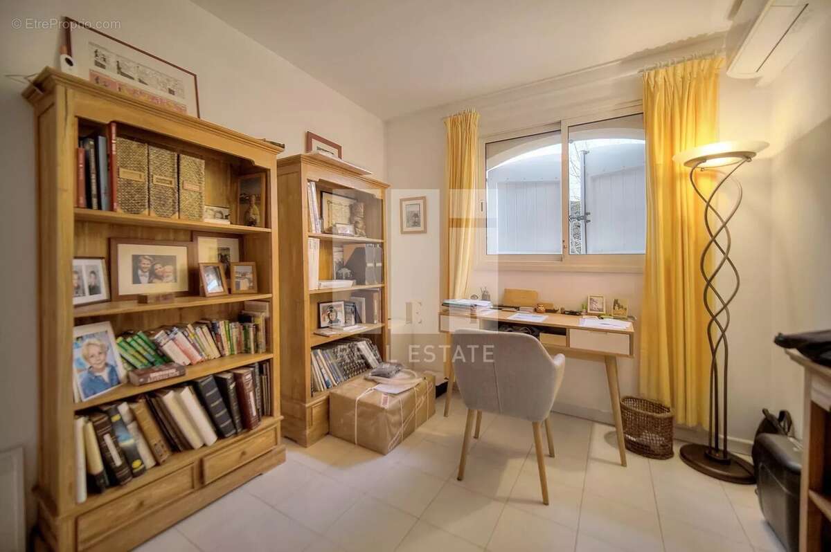 Maison à CHATEAUNEUF-GRASSE