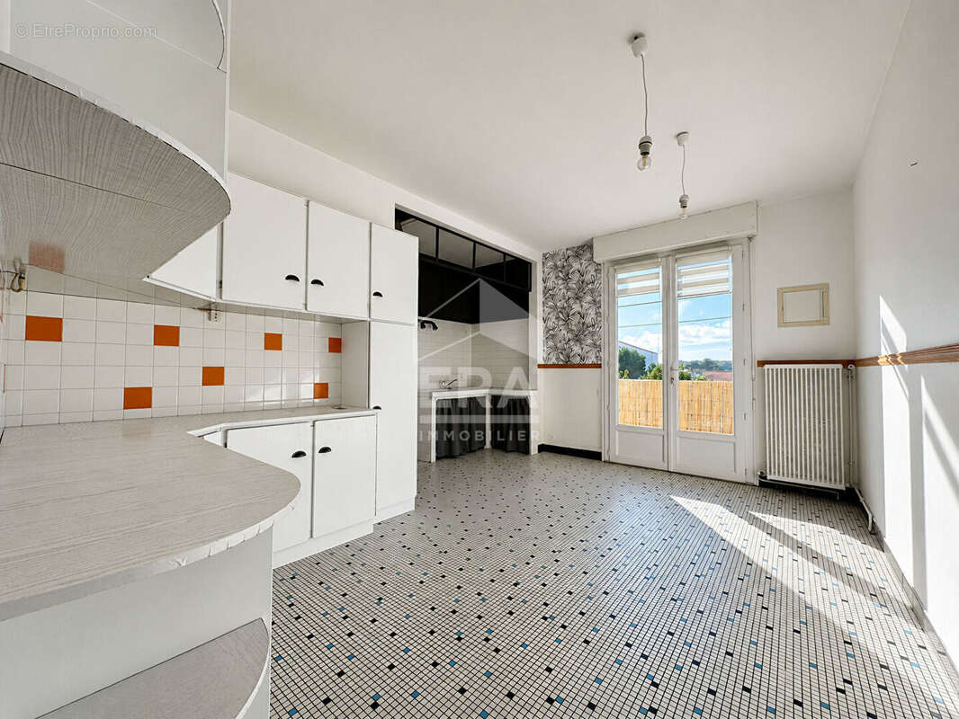 Bien rare avec grand atelier et appartement T4 - Fort potentiel, à proximité de Pontaillac - photo 4