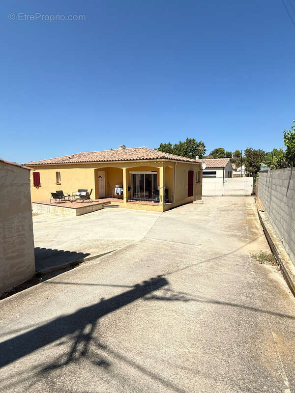 Villa plain-pied avec jardin et carport - photo 16