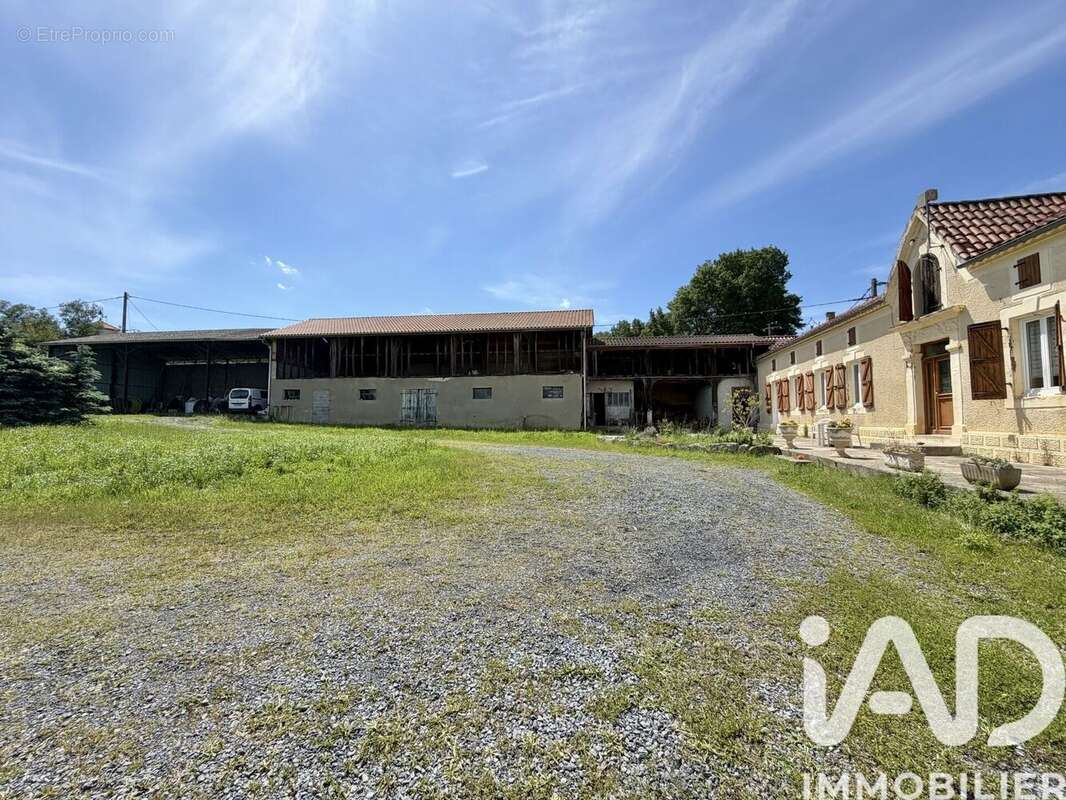 Photo 2 - Maison à VIC-EN-BIGORRE