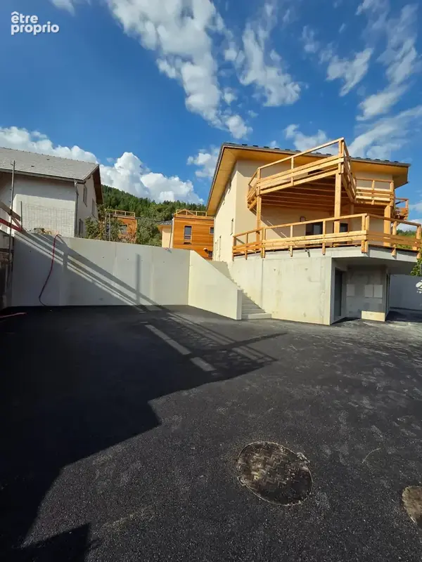 Appartement à vendre T3 /T4 ( 2 chambres et 1 coin nuit) en duplex atypique avec terrasse Vue Lac et Montagnes sur Savines Le La - photo 2