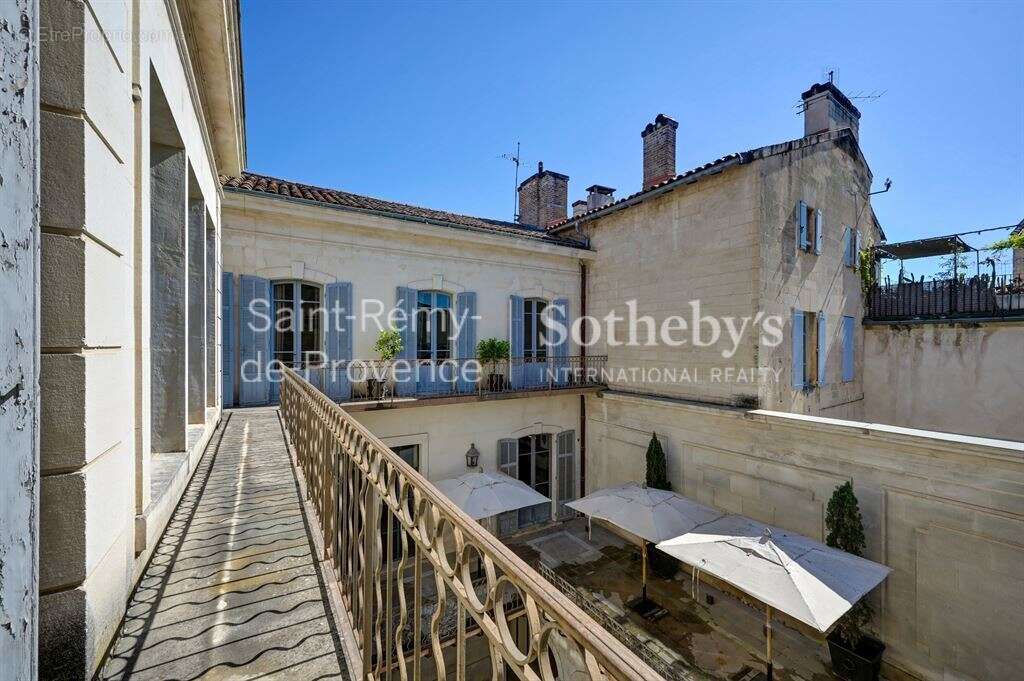 Exceptionnel hôtel Particulier du XIXè avec cour intérieure, au coeur du centre historique d'Avignon - photo 4