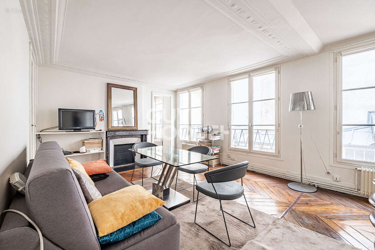 Appartement à PARIS-2E