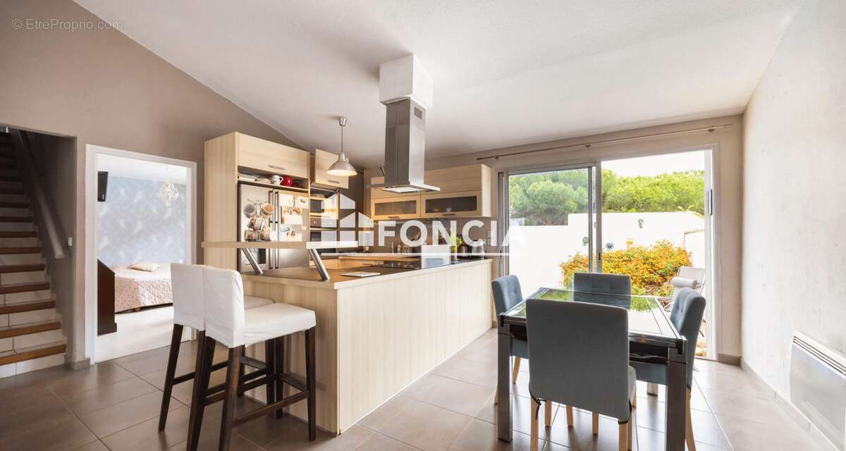 Entre le village et les plages, découvrez cette superbe maison de 105 m² habitables - photo 6
