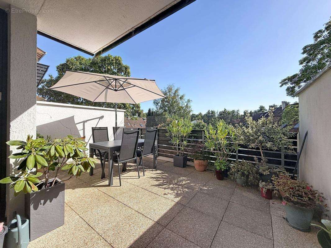 Appartement à VOISINS-LE-BRETONNEUX
