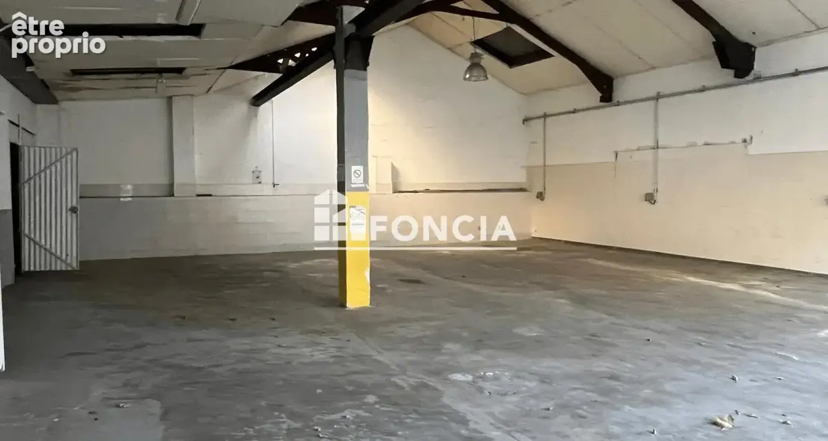 Avignon 50 m des remparts – Ensemble immobilier : hangar et 2 appartements - photo 2