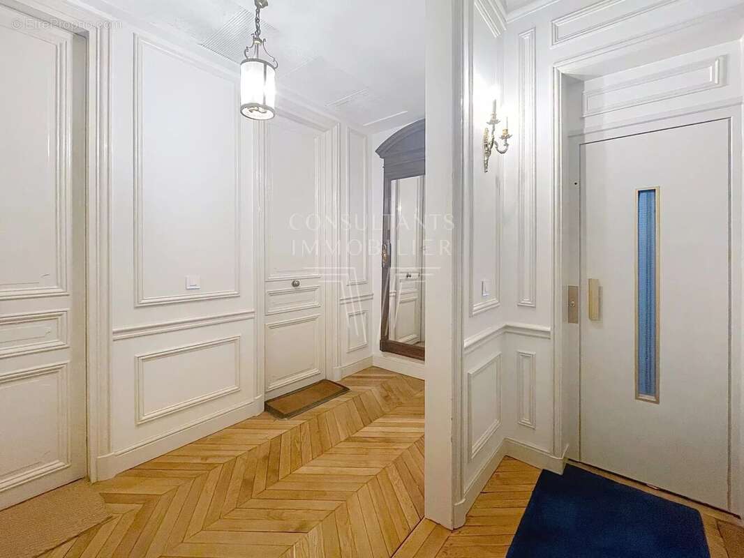 Appartement à PARIS-17E