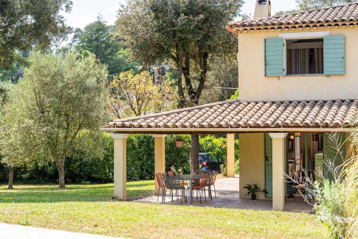 Maison à VALBONNE