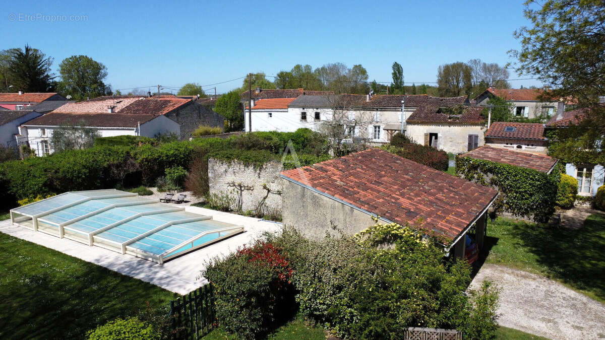 Maison à SAINT-HILAIRE-DE-VILLEFRANCHE