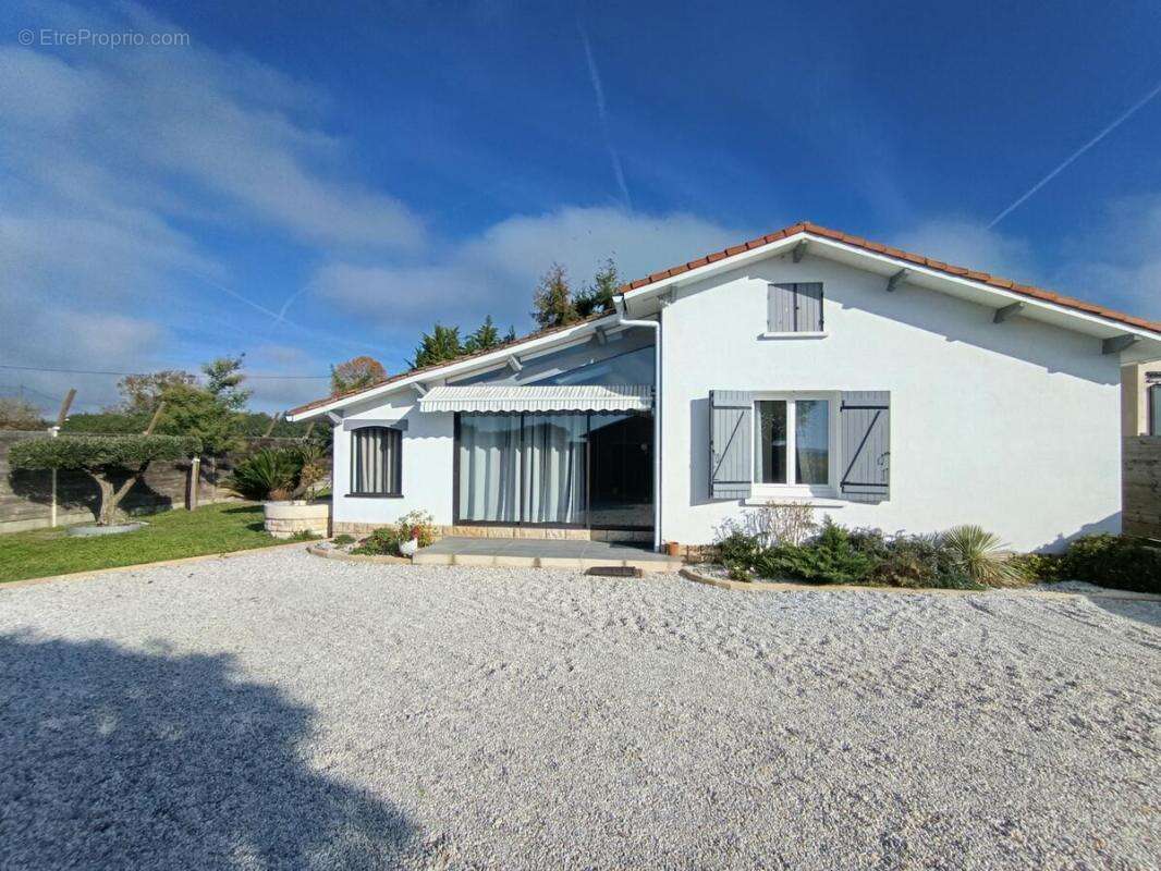 Maison 123 m² à Saint-Emilion  - photo 2