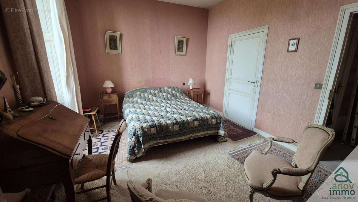 Maison à VILLEBOIS-LAVALETTE