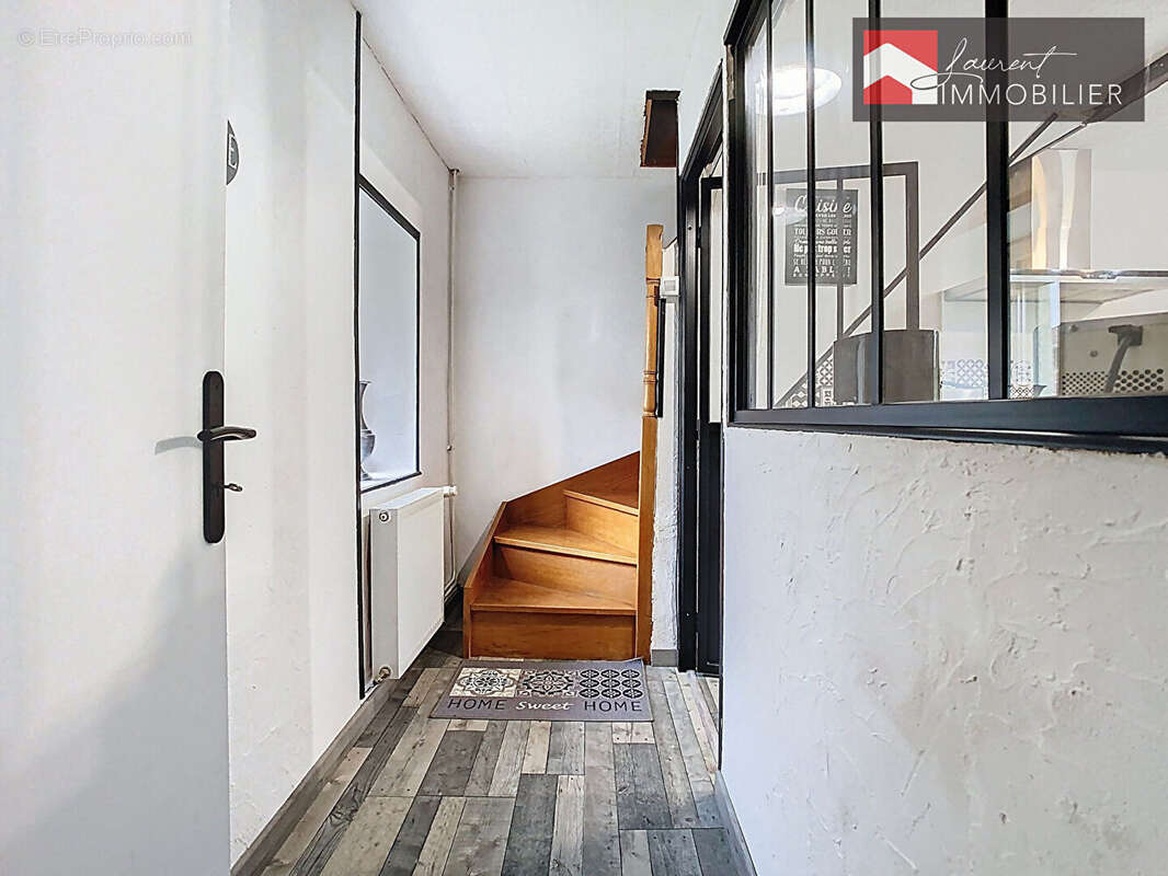 Maison à CHAVANNES-SUR-REYSSOUZE