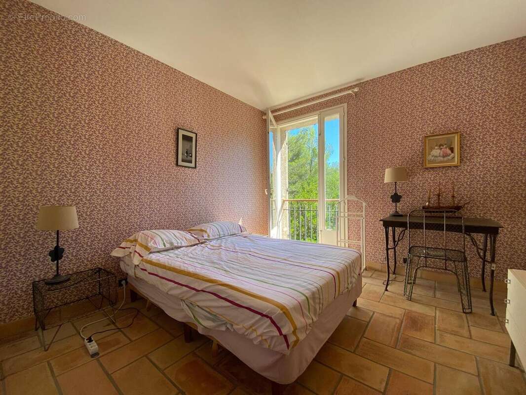 Photo 3 - Maison à LE REVEST-LES-EAUX