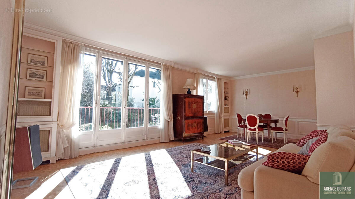 Appartement à VILLE-D'AVRAY