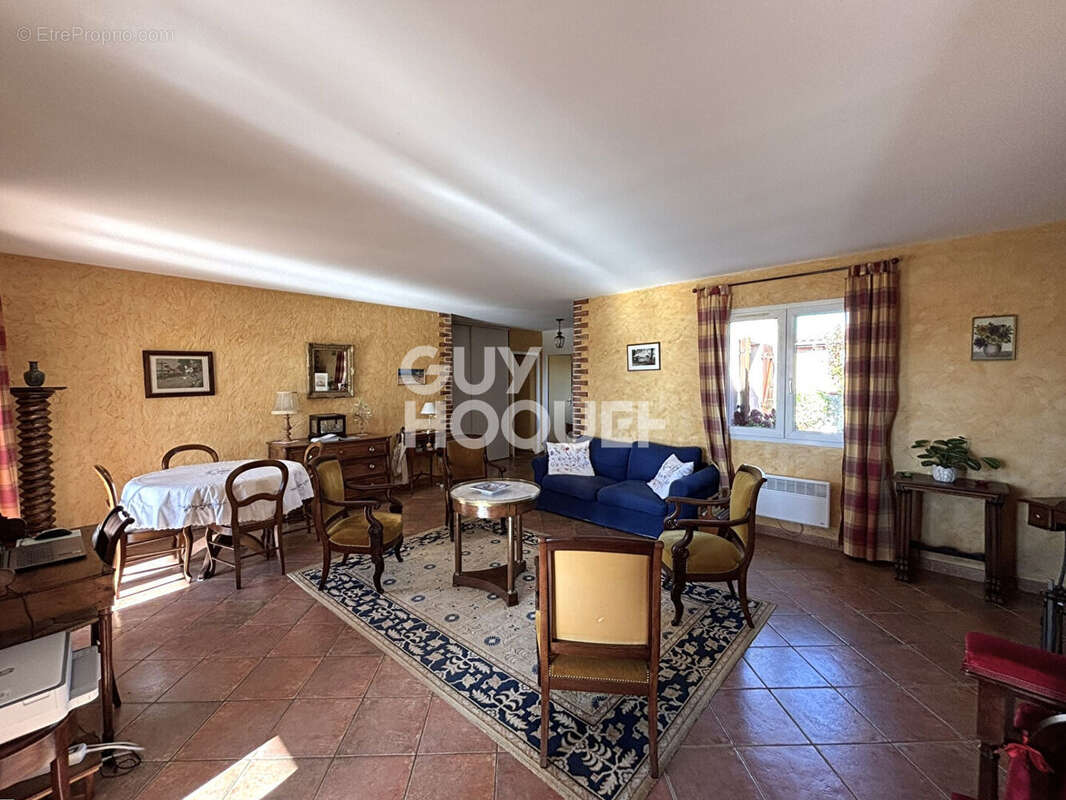 Maison à LA SALVETAT-SAINT-GILLES