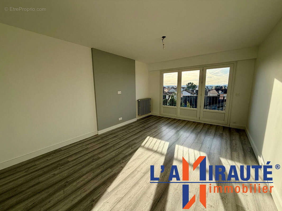 Appartement à SARTROUVILLE