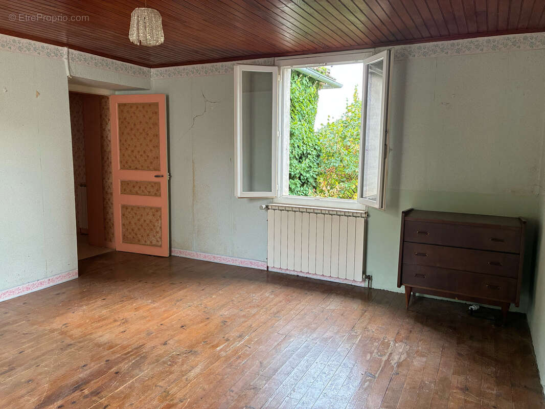 Maison à CASTELNAU-MONTRATIER