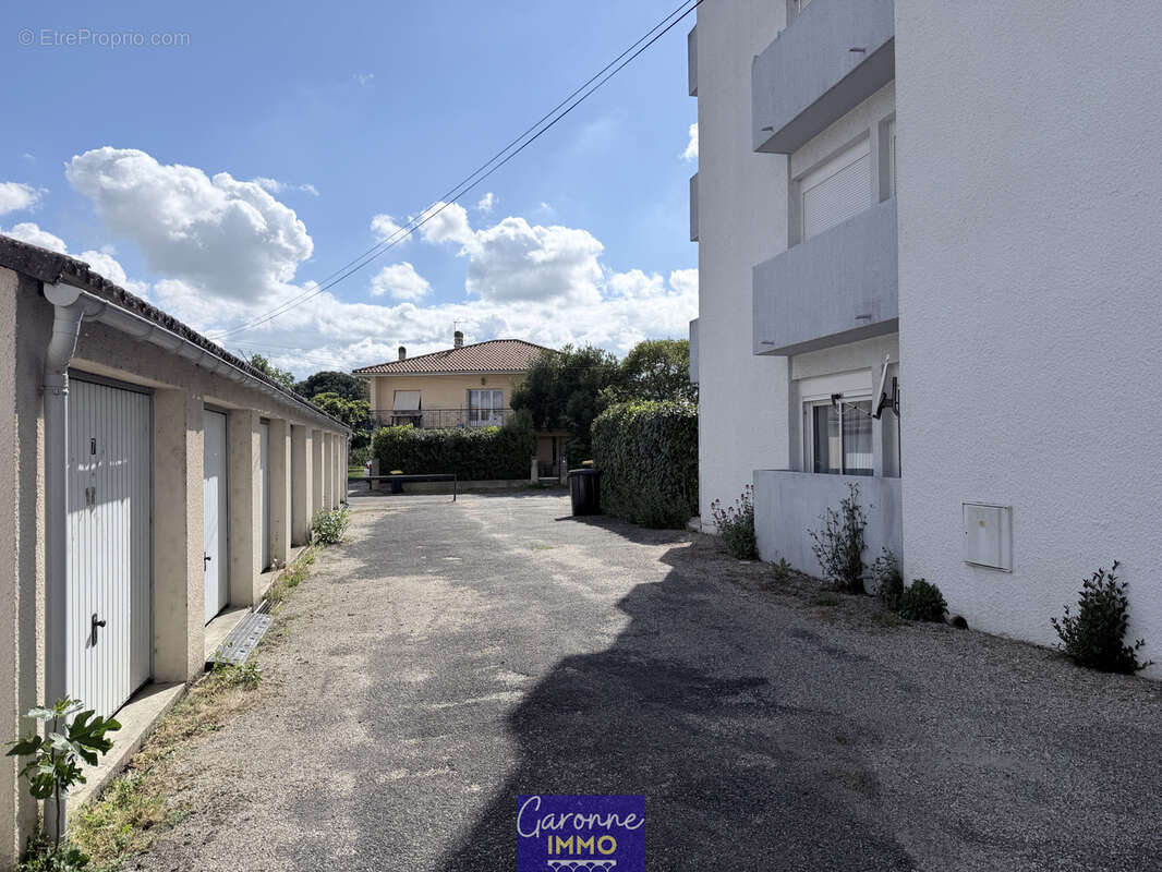 Parking à TONNEINS