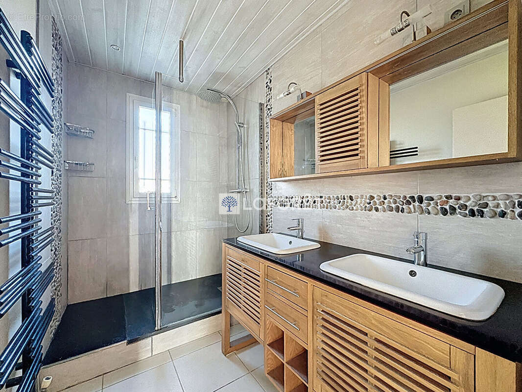 Maison à LE MESNIL-ESNARD