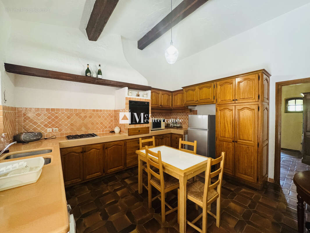 À vendre - propriété de 5,6 hectares, maison de plain-pied + appartement sur la môle (83310) - photo 16