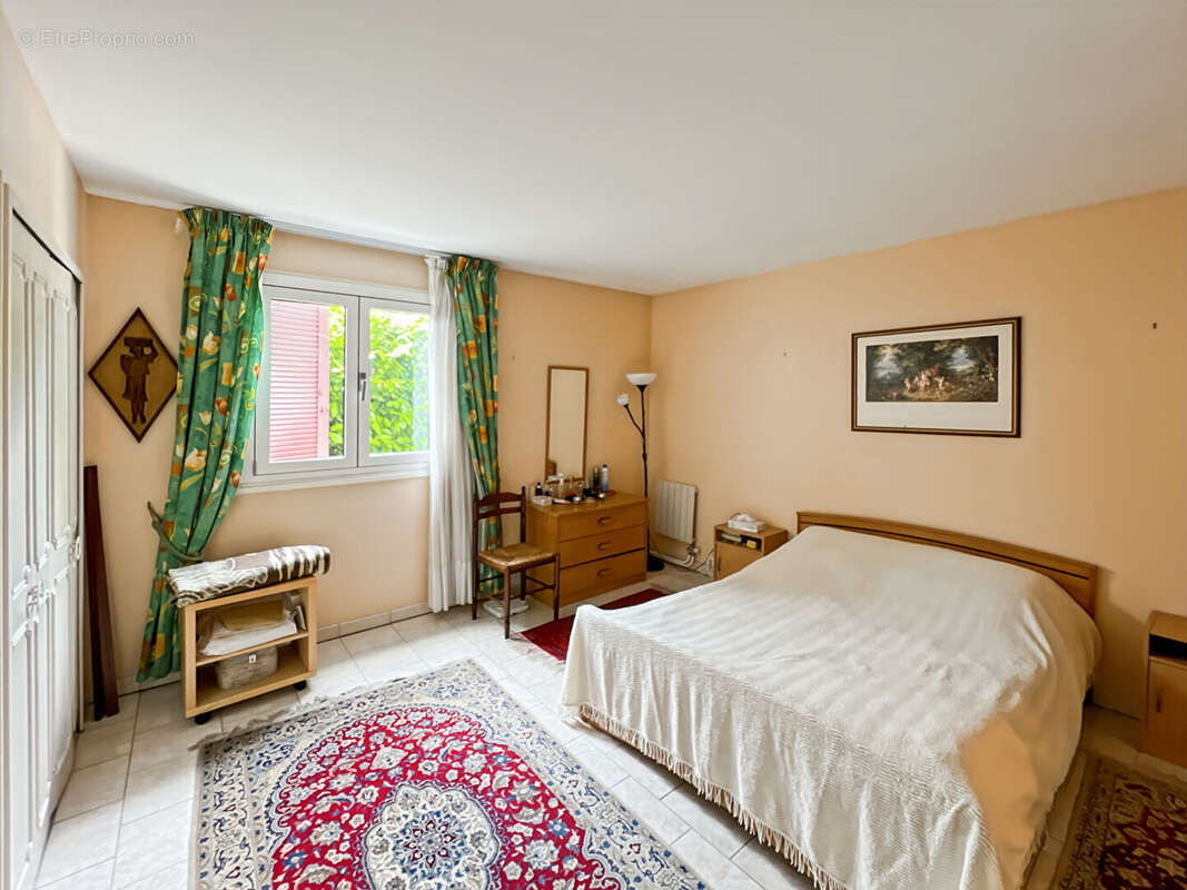 MENNECY - Village Levitt - Maison familiale indépendante 7 pièces - 137 m² - Terrain de 680 m² - photo 16