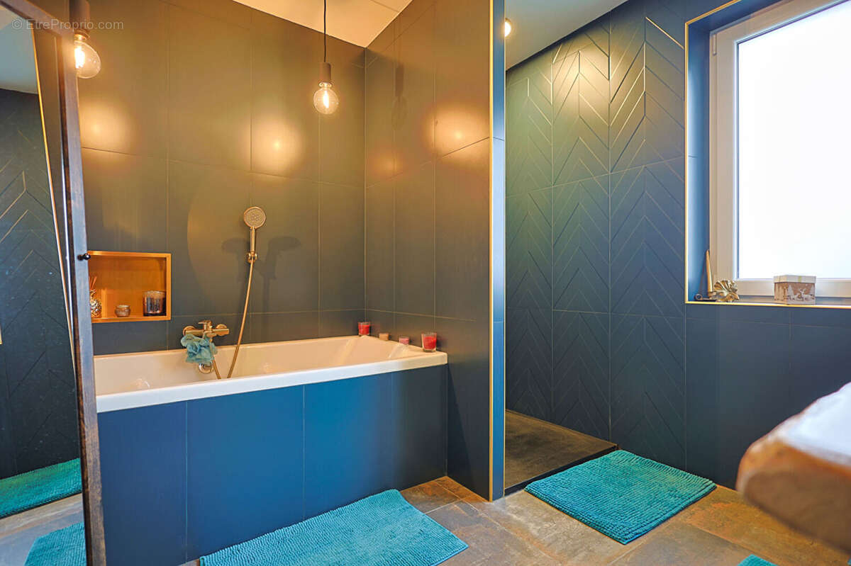 Maison individuelle rénovée, volumes généreux et cadre paisible à LELLING - photo 11
